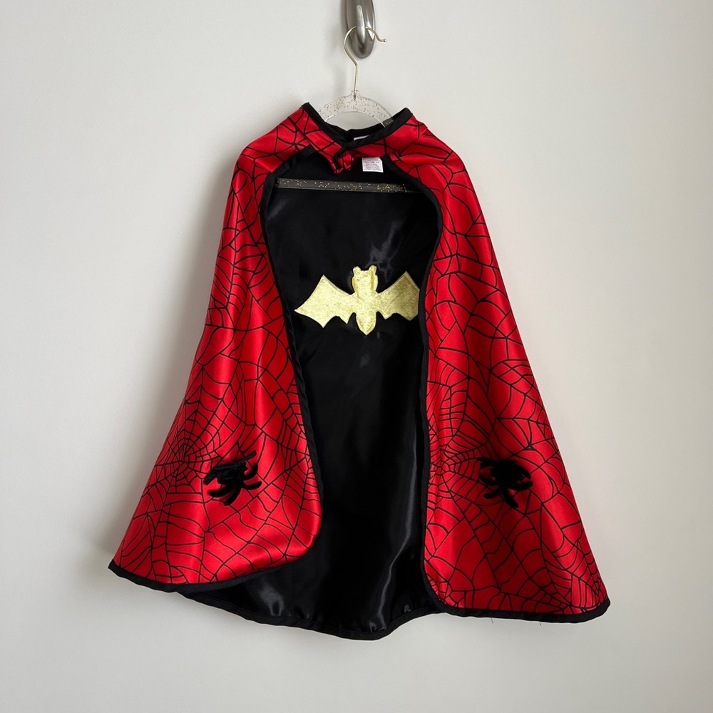 Great Pretenders Kids Spider Bat Reversible Cape Size 4-6